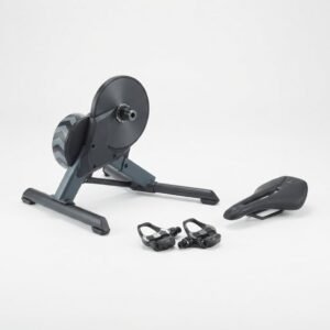 Equipamentos de bike indoor: rolo de treino, pedais e banco"